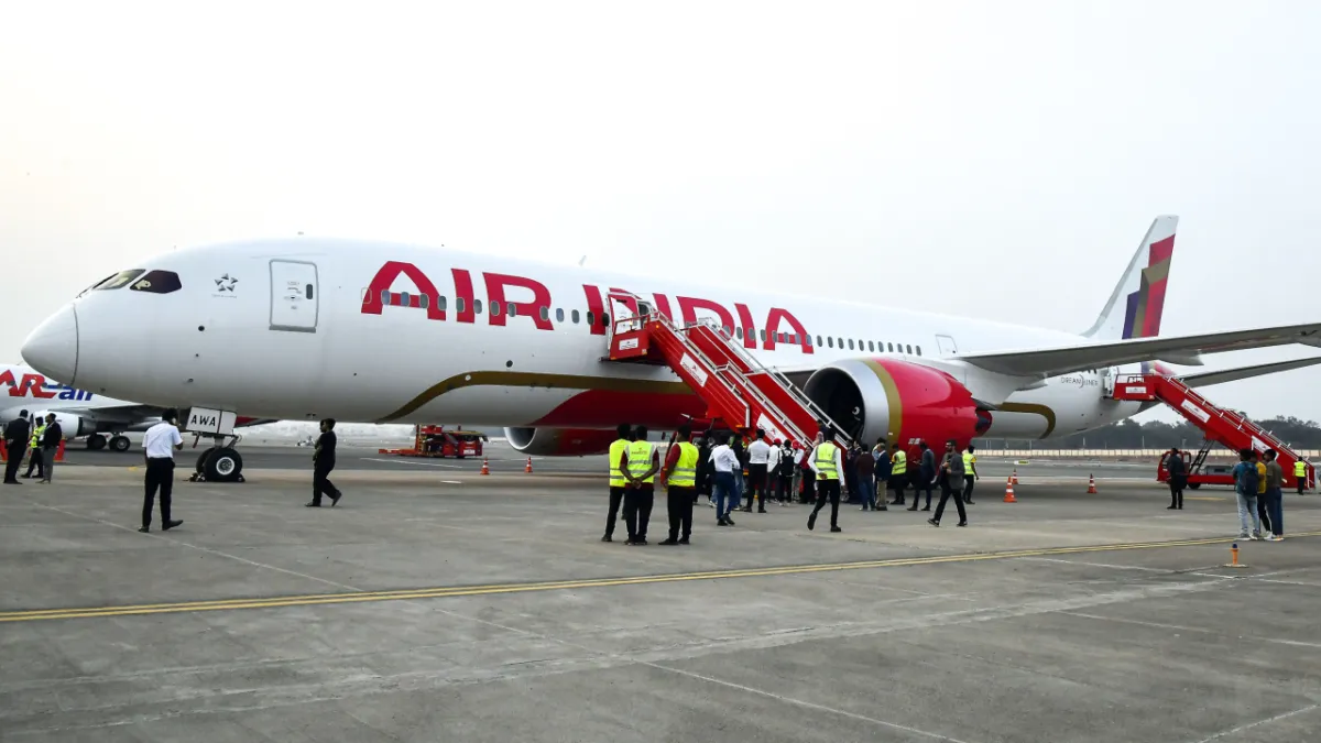 Doctor Saves Passenger Life: A Remarkable In-Flight Rescue on Air India