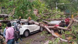 Delhi Squalls: Unraveling the Chaos from 120 km/h Winds Last Night