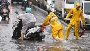 Mumbai Rains Update: What Travelers Must Know Amidst Chaos